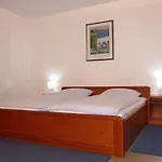 Hotell Alt Buettgen 2*