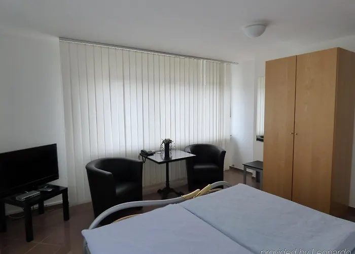 Hotell Alt Buettgen 2*